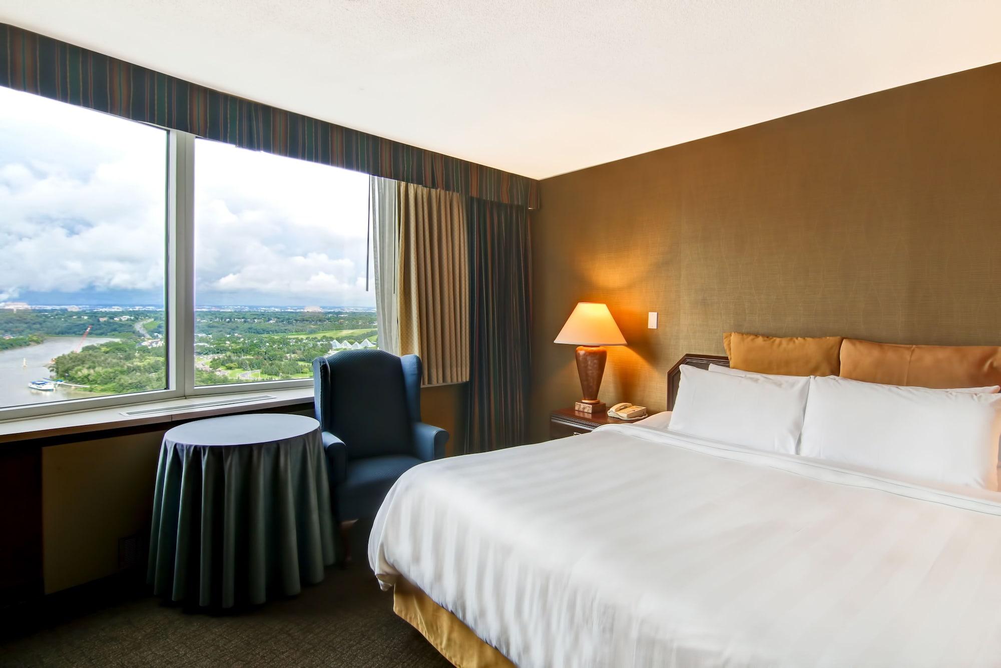 Chateau Lacombe Hotel Едмънтън Екстериор снимка