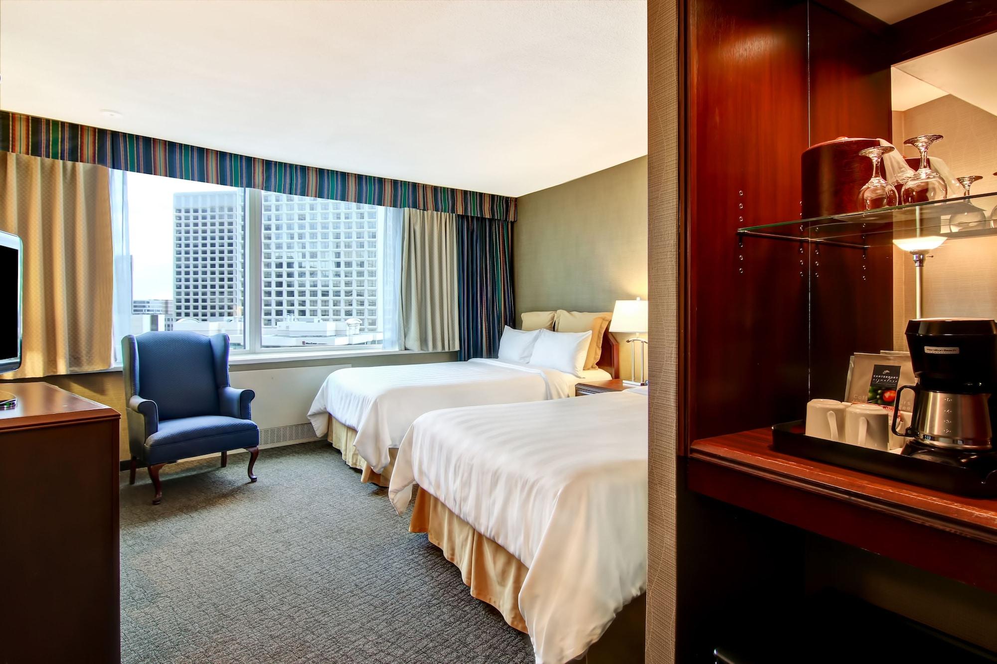 Chateau Lacombe Hotel Едмънтън Екстериор снимка
