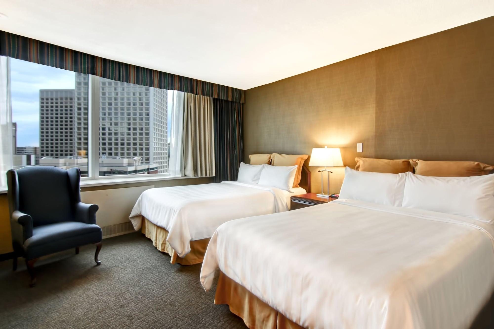 Chateau Lacombe Hotel Едмънтън Екстериор снимка
