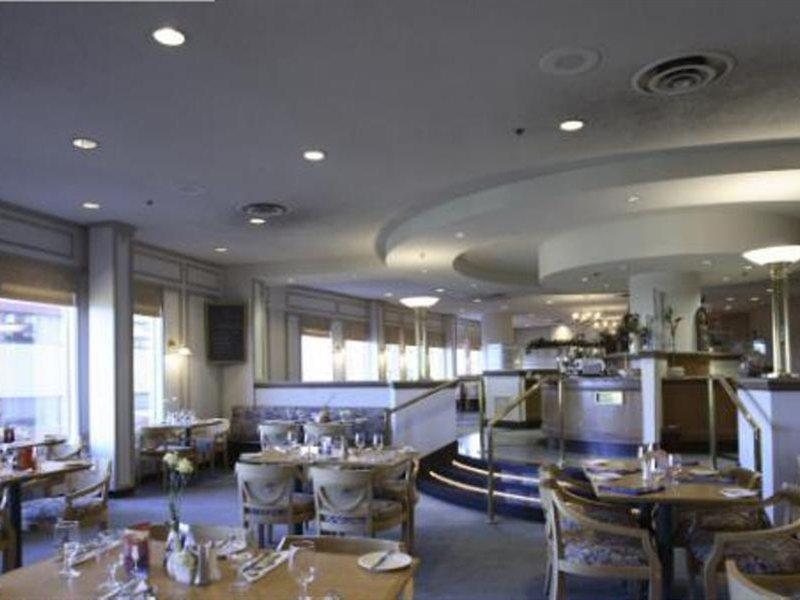 Chateau Lacombe Hotel Едмънтън Екстериор снимка
