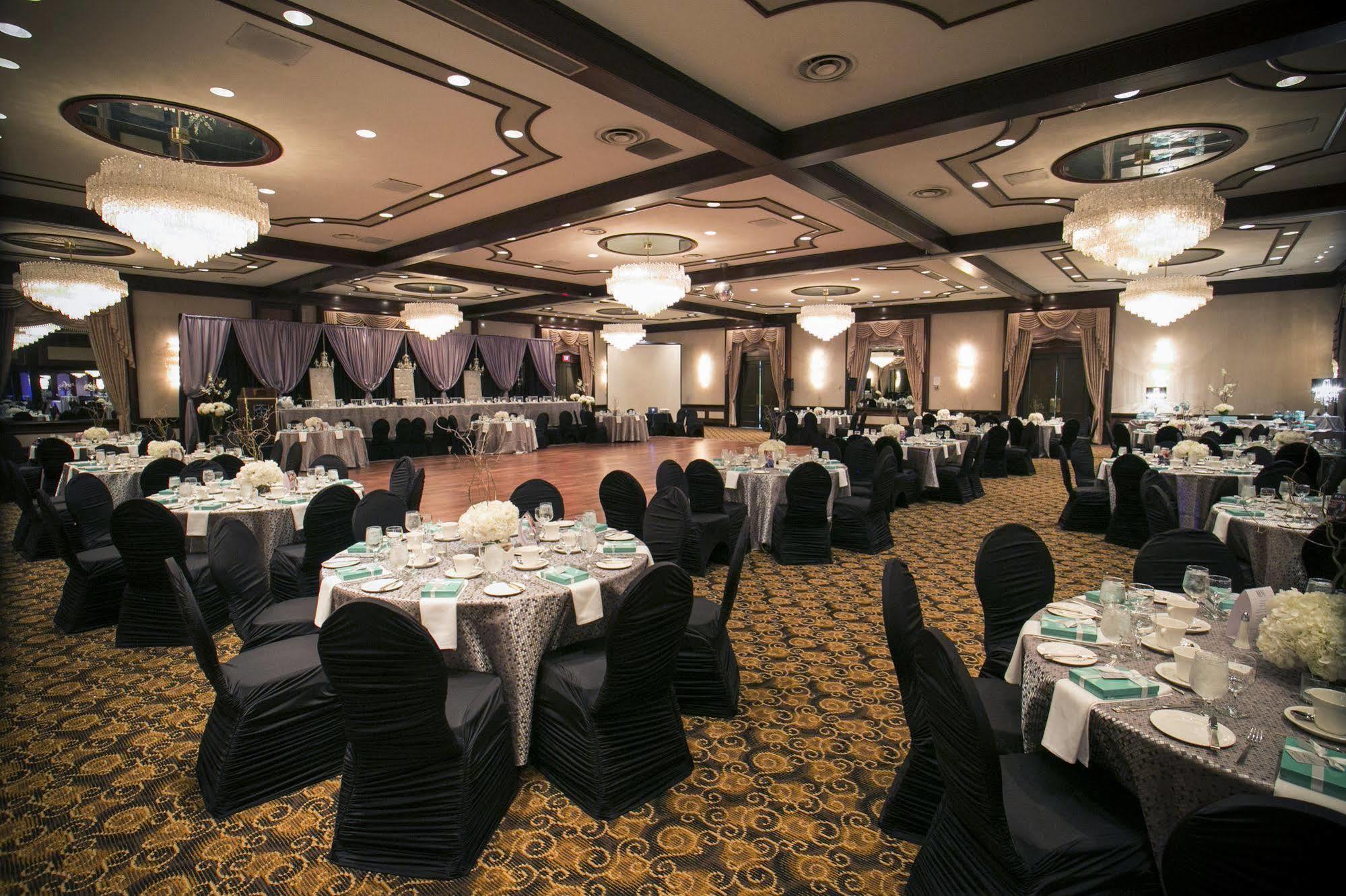 Chateau Lacombe Hotel Едмънтън Екстериор снимка